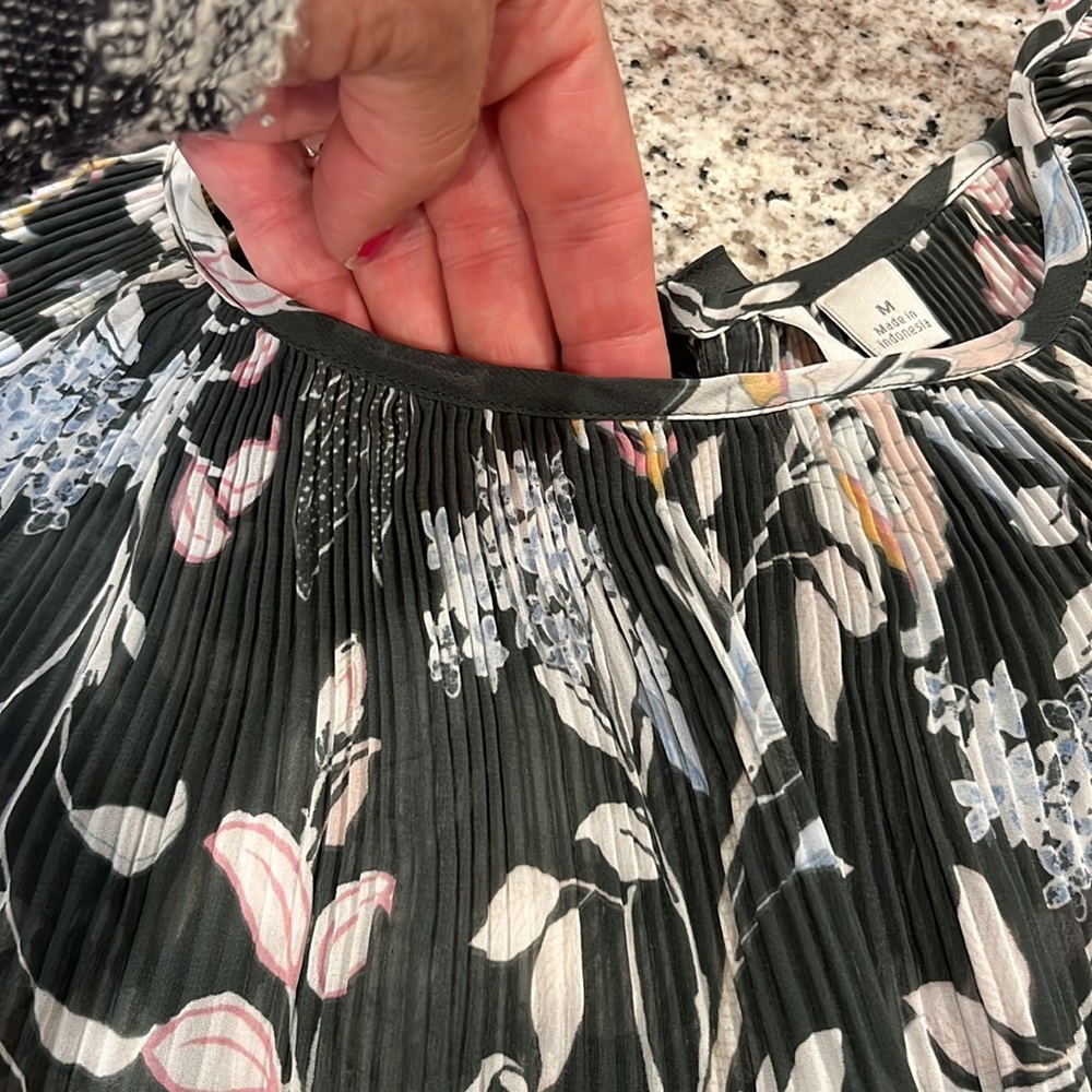 BNWOT Lauren Conrad floral sheer light blouse. - Picture 12 of 15